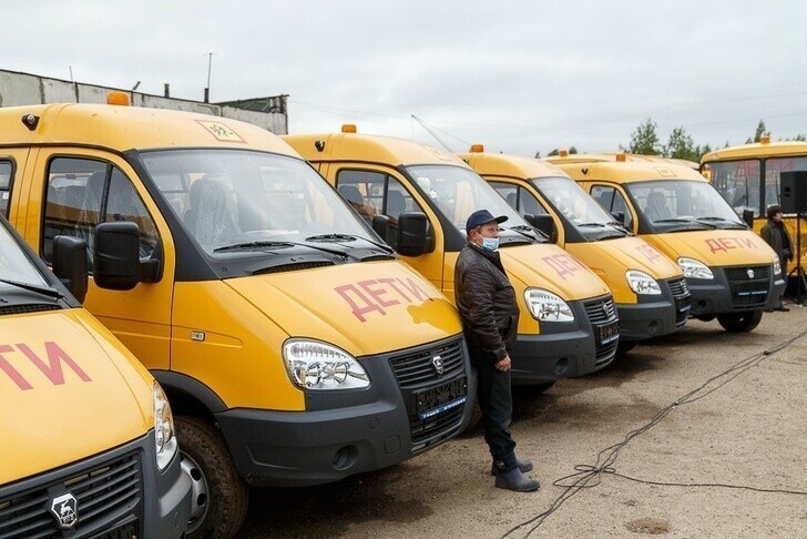 Школы Коми получили 37 новых автобусов