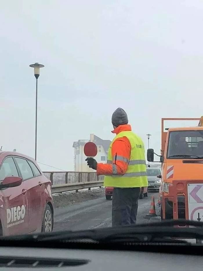 Когда говорят, что в России плохо ремонтируют дороги...