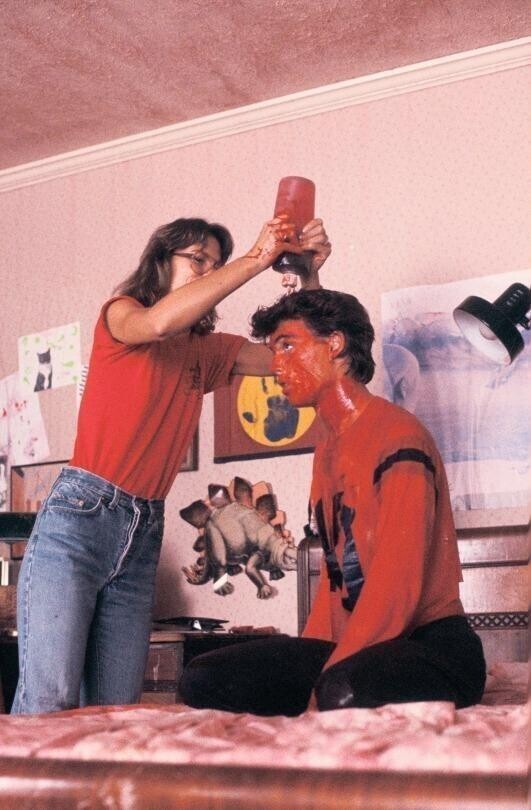 Джонни Дэппа поливают искусственной кровью на съёмках "Кошмара на улице Вязов"