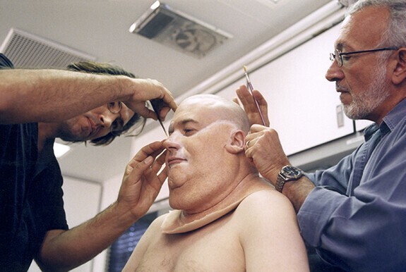 Майк Майерс превращается в Жирного Ублюдка для фильма "Остин Пауэрс: Шпион, который меня соблазнил"