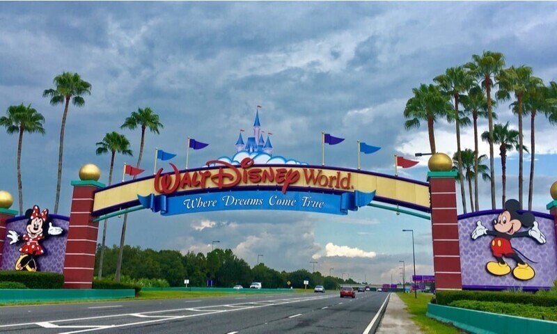Что не так с Disney World и Universal Orlando?