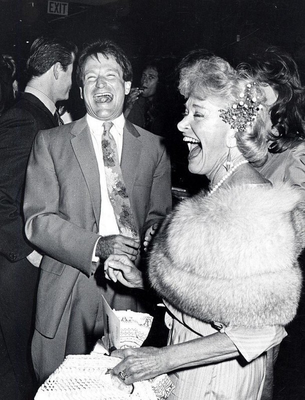 Робин Уильямс и его мать Лори МакЛорин на премьере фильма "Москва на Гудзоне", 1984 год.