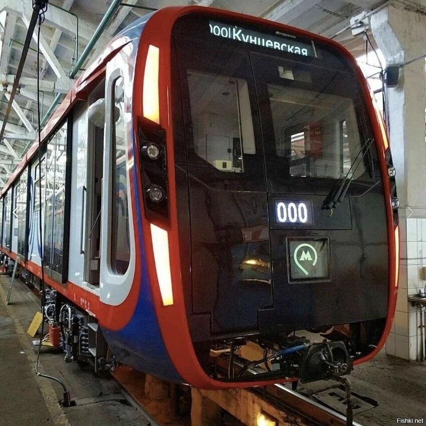 В Москве появились новые поезда метро "Москва-2020"