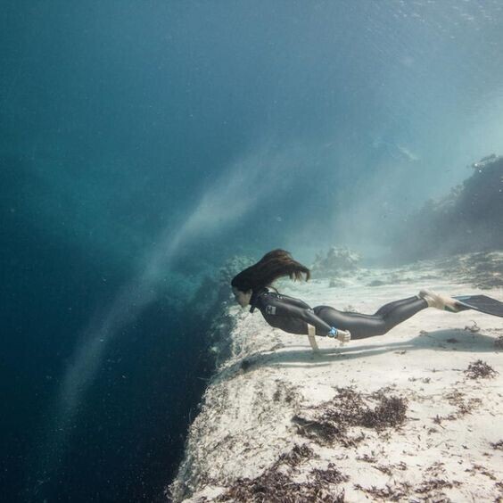 Голубая дыра Дина на Багамских островах
