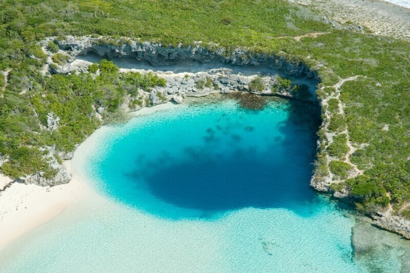 Голубая дыра Дина на Багамских островах