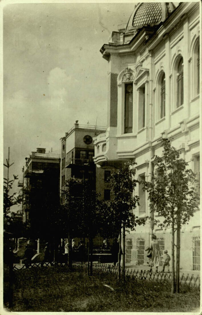 Горком ВКП(б), угол Советской и Батуринской улиц. 1937 г
