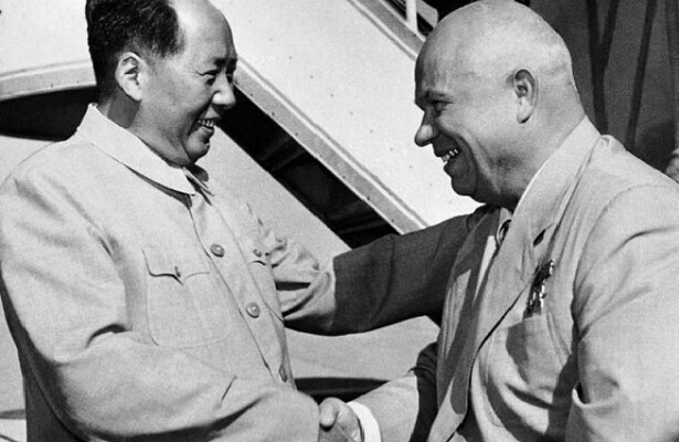 Купание красного председателя: история рекордного заплыва Мао Цзэдуна