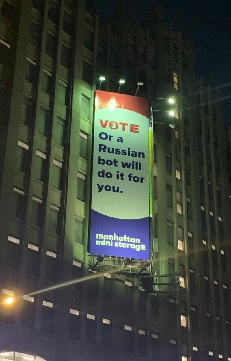 «Голосуй, или за тебя это сделает русский бот» - мотивирующие билборды в Америке