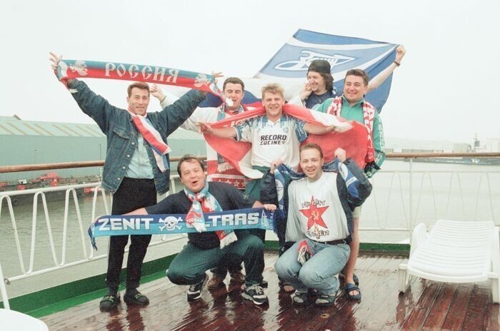 Российские болельщики прибыли на “Евро-1996” в Ливерпуль. 