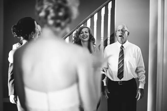 Фото, на которых отцы впервые увидели своих дочерей в свадебных платьях