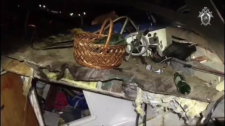 В Сургуте прогулочный катер столкнулся с баржей - четыре человека погибли