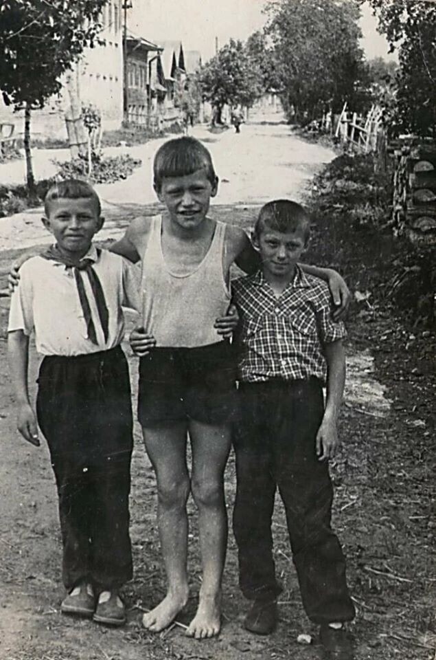 Три друга, 1964 