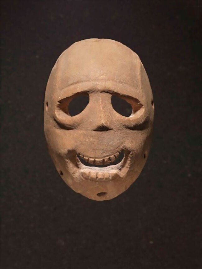 Старинные и ужасные: как выглядят самые древние маски в мире