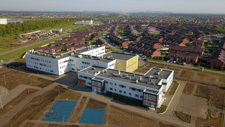 В Башкирии в селе Чесноковка Уфимского района открылась новая школа на 640 мест с детским садом на 160 мест.