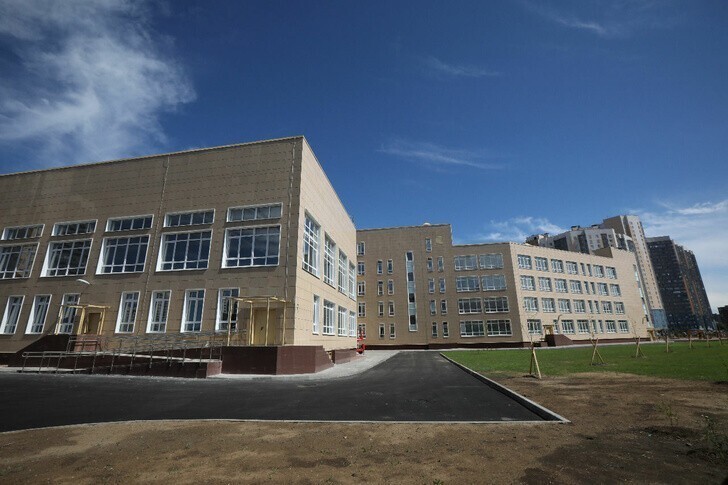 В Невском районе г. Санкт-Петербург на Нерчинской улице открыта школа № 693 на 825 мест.