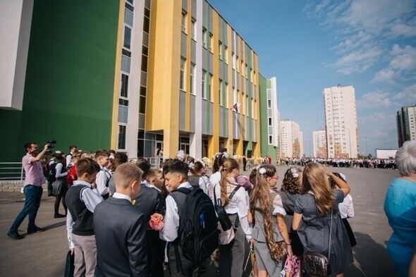 В Нижегородской области в г. Нижний Новгород состоялось торжественное открытие новой школы на 1500 учащихся.