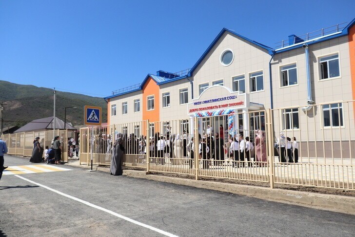 В с. Миатли Кизилюртовского района (р. Дагестан) открыта новая школа на 200 ученических мест.