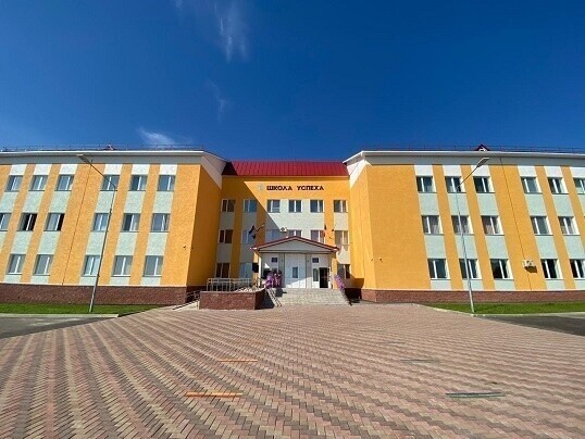 В с. Жуково Уфимского района (р. Башкирия) раскрыла двери для 310 учеников «Школа успеха». Здание рассчитано на 375 человек с обучением с 1 по 11 класс.