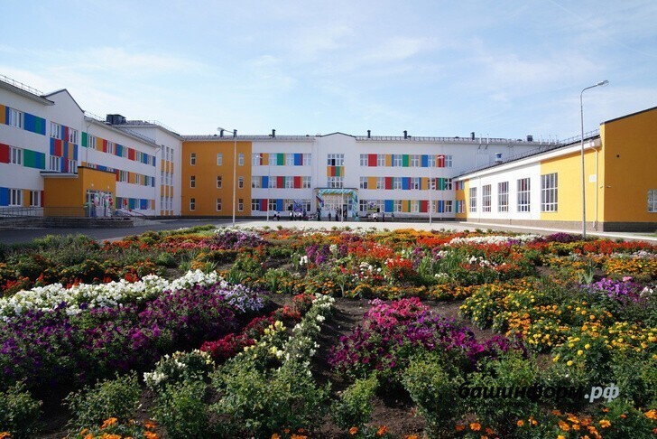 В Янаульском районе Башкирии открыто новое здание коррекционной школы-интерната ( школа на 190 учащихся и интернат на 170 мест) ,в которой будут проходить обучение дети-инвалиды и сироты.