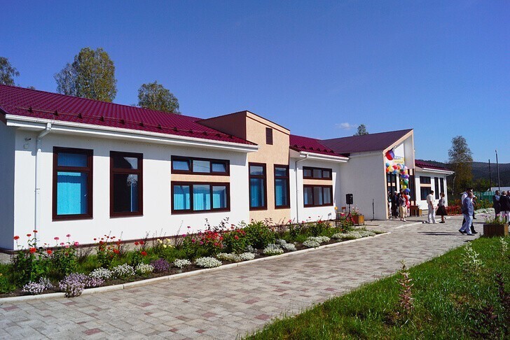 В поселке Большой Унгут Манского района (Красноярский край) открылась новая школа на 60 учащихся.