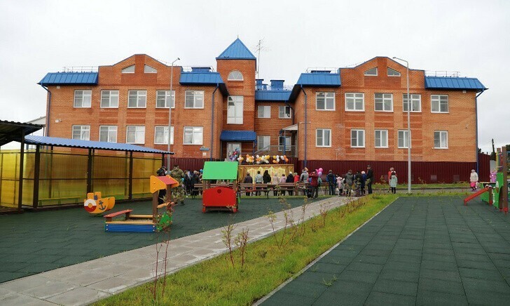 В селе Азовы Ямало-Ненецкого автономного округа 1 сентября был открыт новый детский сад на 40 мест. 