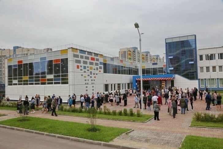 В Красноярске в микрорайоне Преображенский (Красноярский край) открылась школа № 157 на 1280 учащихся.