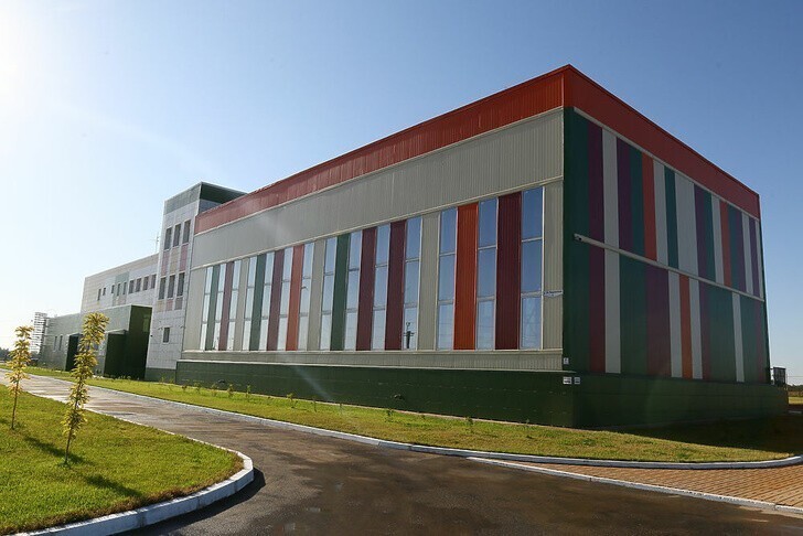1 сентября 2020 года в Астраханской области в селе Началово Приволжского района, открылась новая общеобразовательная школа на 800 мест.