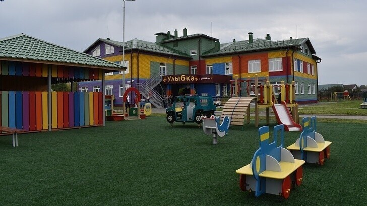 В поселке Сибирском Первомайского района торжественно открылся детский сад «Улыбка». 