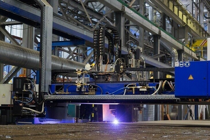 ССК «Звезда» начала резку металла для головного танкера-продуктовоза на газомоторном топливе