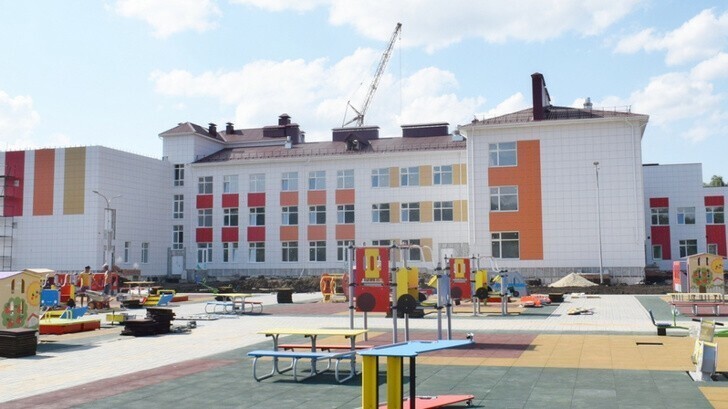 В Грибановке (Воронежская область) открылись новая школа с детским садом на 775 и 75 мест соответственно.