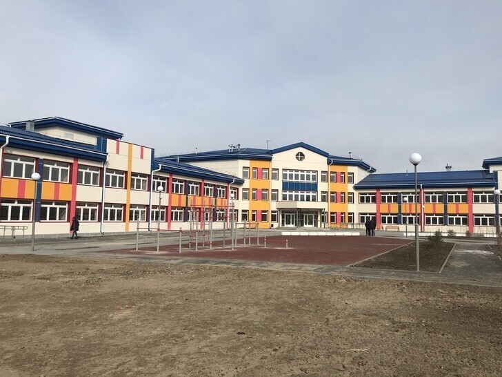 В п. Нижний Саянтуй (р. Бурятия) открыта новая школа на 450 мест.