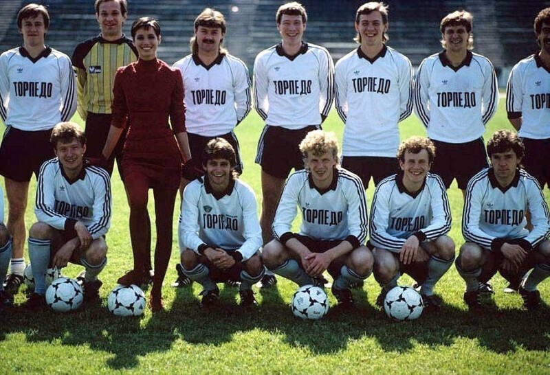 Модель Кристи Терлингтон с футболистами «Торпедо», 1990 год