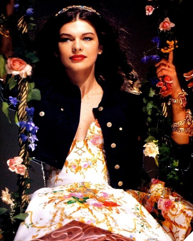 Милла Йовович x Versace, 1992 год.