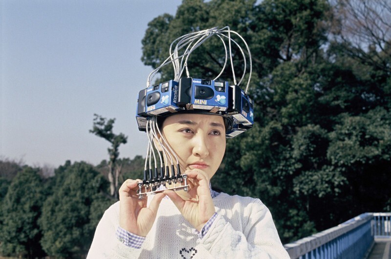 Система панорамной камеры 360º Кенджи Каваками на голове жены. Киото, Япония, 1994 год.