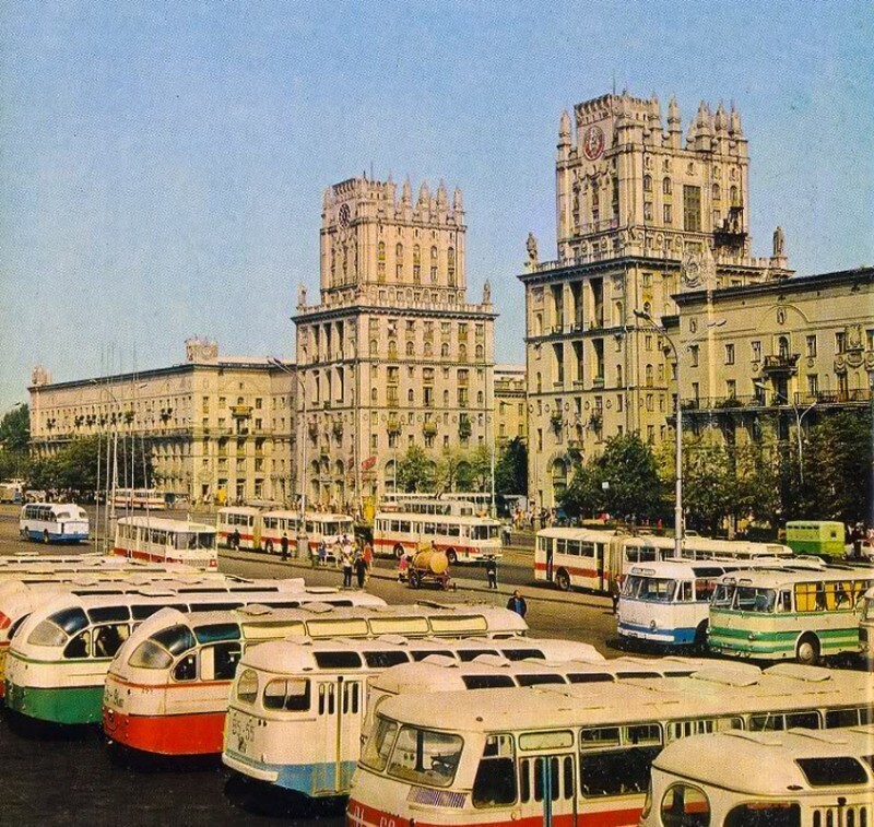На привокзальной площади, 1972 год, Минск