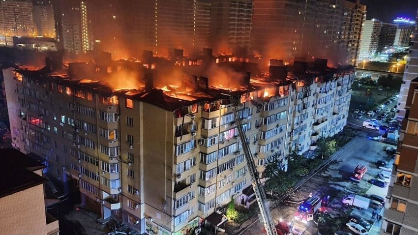 В Краснодаре сгорело 90 квартир в восьмиэтажном самострое 