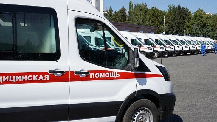 В Башкирии медикам вручили ключи от новых машин скорой помощи