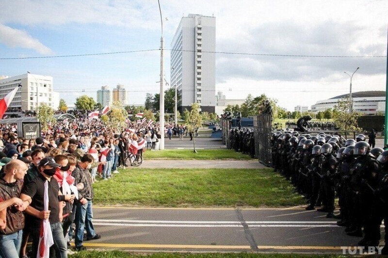 Протестующие против «бригады из 90х». Что происходит в Белоруссии