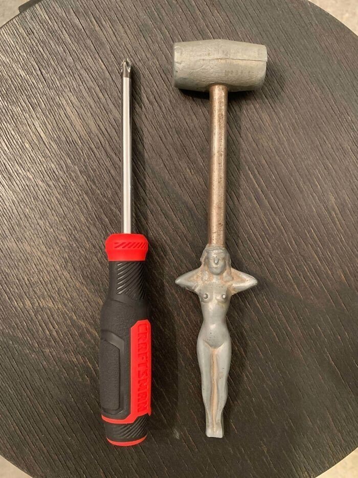 26. Этот металлический инструмент (справа) оставил мой прадедушка. Маркировки нет. Что это?