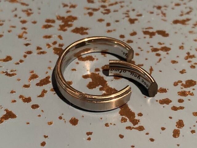 7. «Сегодня утром уронил моё обручальное кольцо»