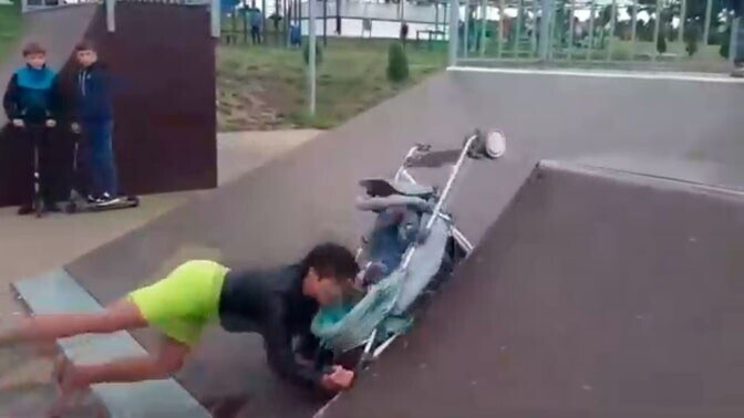 Пьяная "яжемать" чуть не угробила ребенка в скейт-парке
