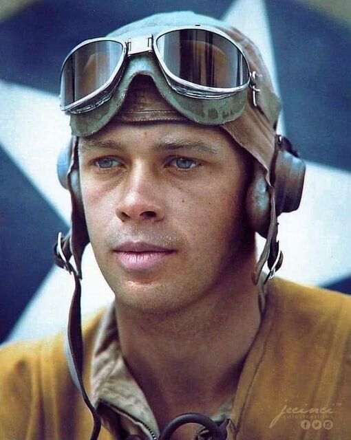 Сразу оговорюсь, это не Бред Питт, а американский пилот кап. Джордж Малькольм Ашмун (1919-1944) Корпус морской пехоты - VFW-214 Black Sheep Squadron.