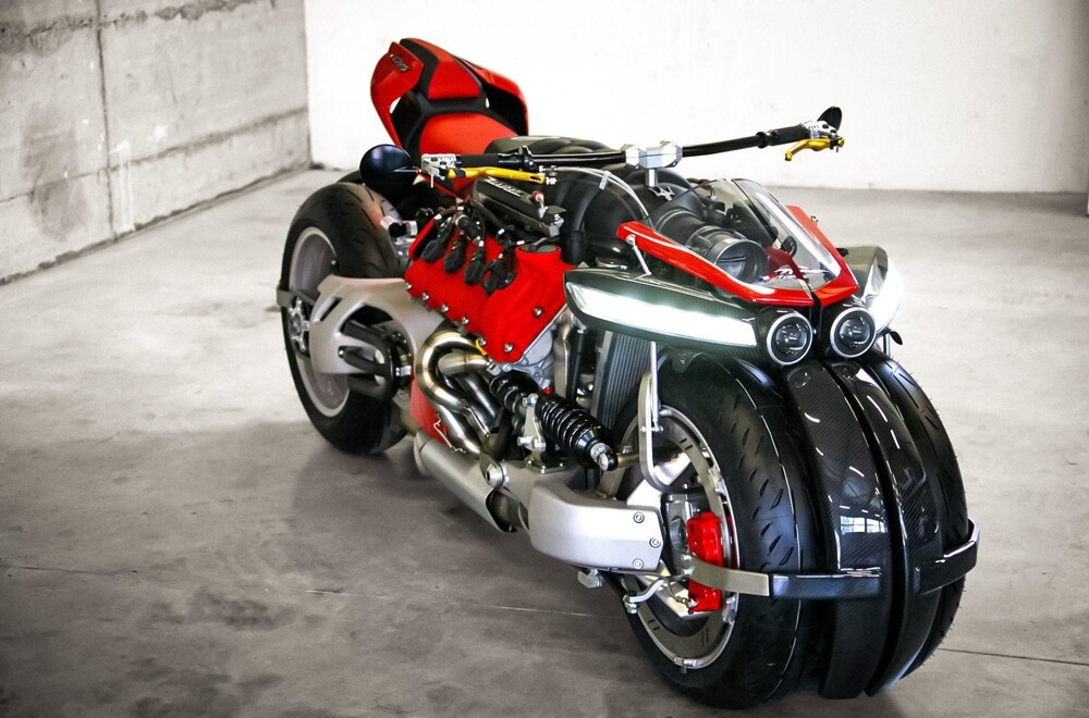 Мотоциклы-монстры: двухколесные чудища с многоцилиндровыми двигателями