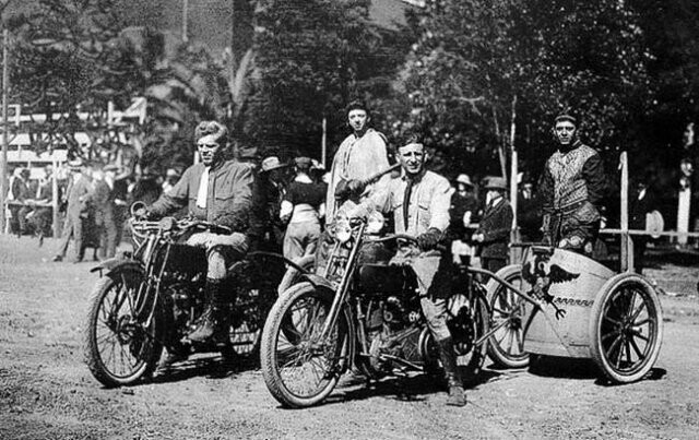 Мотоциклетные гонки на колесницах — популярный спорт начала 20 века
