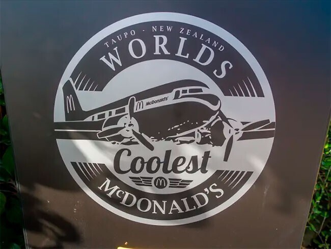 Австралийцы открыли Макдональдс в самолете