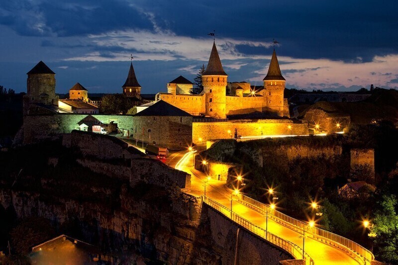 10 самых красивых замков Украины