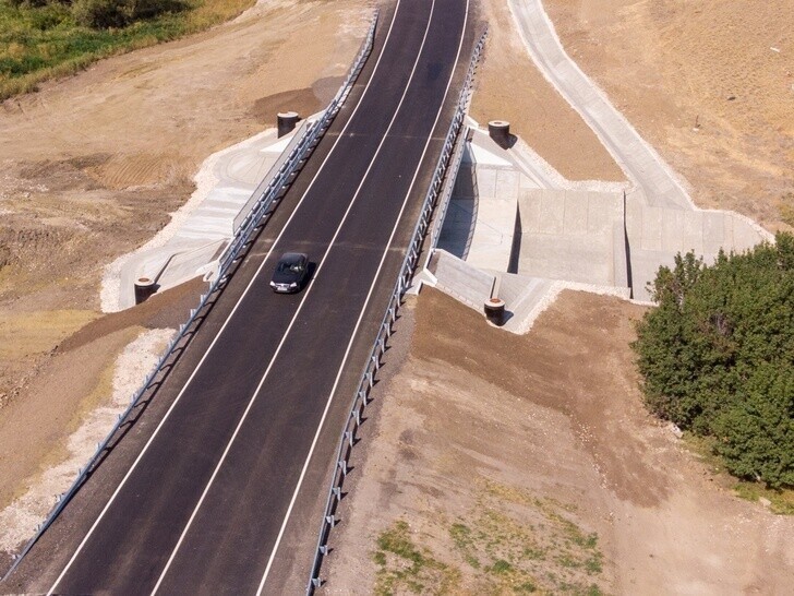 В Камышинском районе Волгоградской области на месяц раньше срока открыли после капитального ремонта мост через суходол на трассе Р-228 «Сызрань-Саратов-Волгоград».