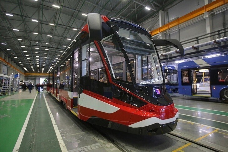 Представлен первый в России алюминиевый трамвай