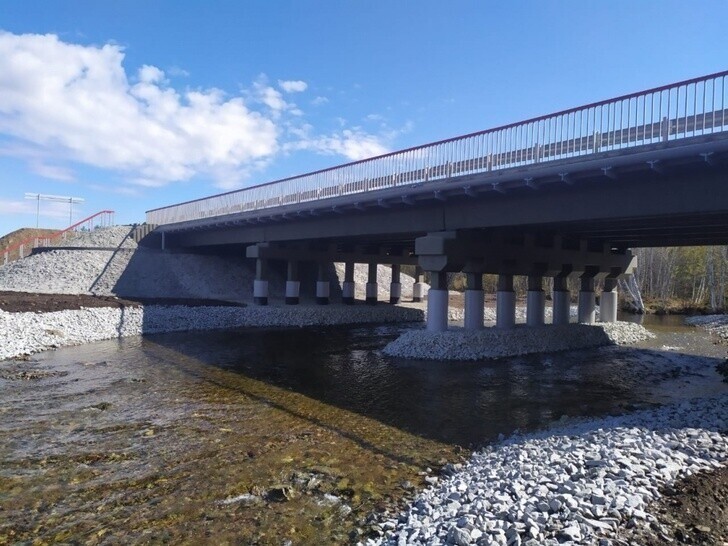 В Хилокском районе Забайкальского края рабочие отремонтировали мост через реку Улястуй на 819 километре федеральной трассы «Иркутск-Улан-Удэ-Чита» на три месяца раньше обещанного срока. 