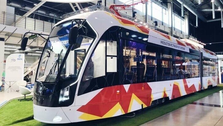 Петербургский трамвай «Богатырь-М» доставили в Челябинск для тестовых испытаний